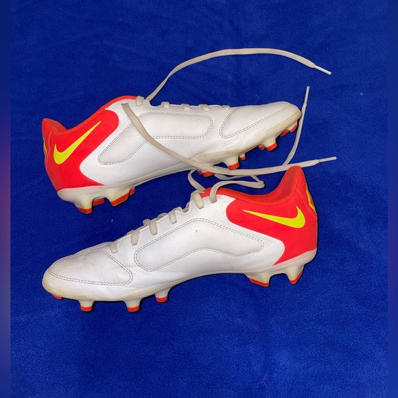 Nike Tiempo Legend 9 Women’s Soccer Cleats ( SIZE US 7) - Picture 2 of 3